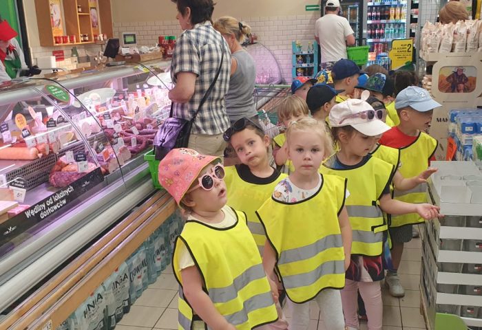 Grupa III - Dzieci w sklepie spożywczym